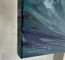 Load image into Gallery viewer, Blue Vein
